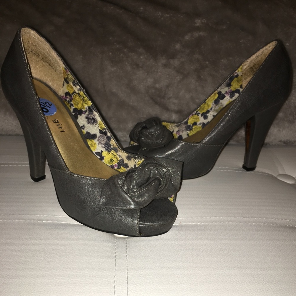 Gray Heels